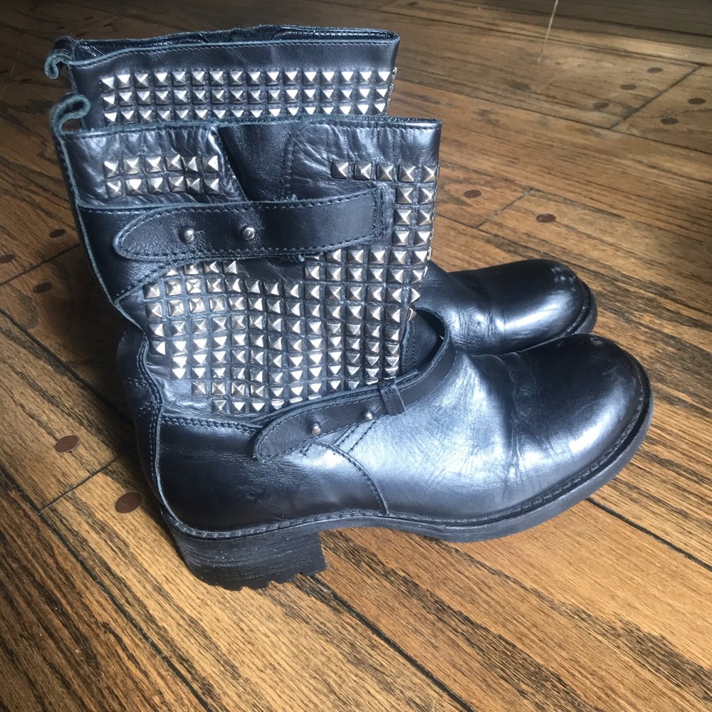 Kennith Cole Black Leather/Studded boots